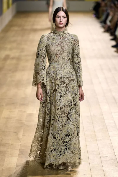 Look 17